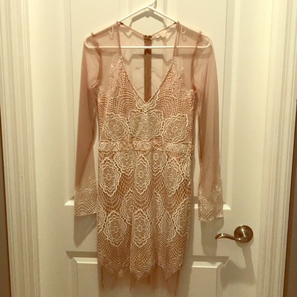 Beautiful lined dress. White lined with tan.
